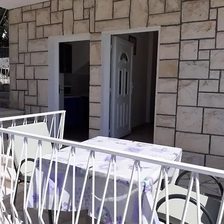 아파트 In With Sea View, Balcony, Wi-fi 오미스